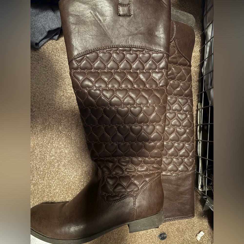 Candies brand boots sz 8